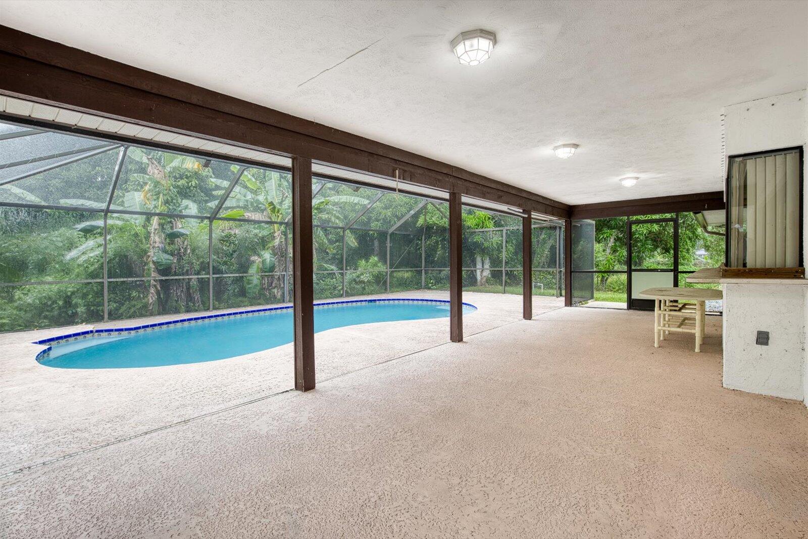 1662 SW Airoso Boulevard