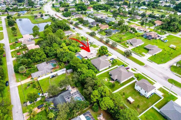 1662 SW Airoso Boulevard