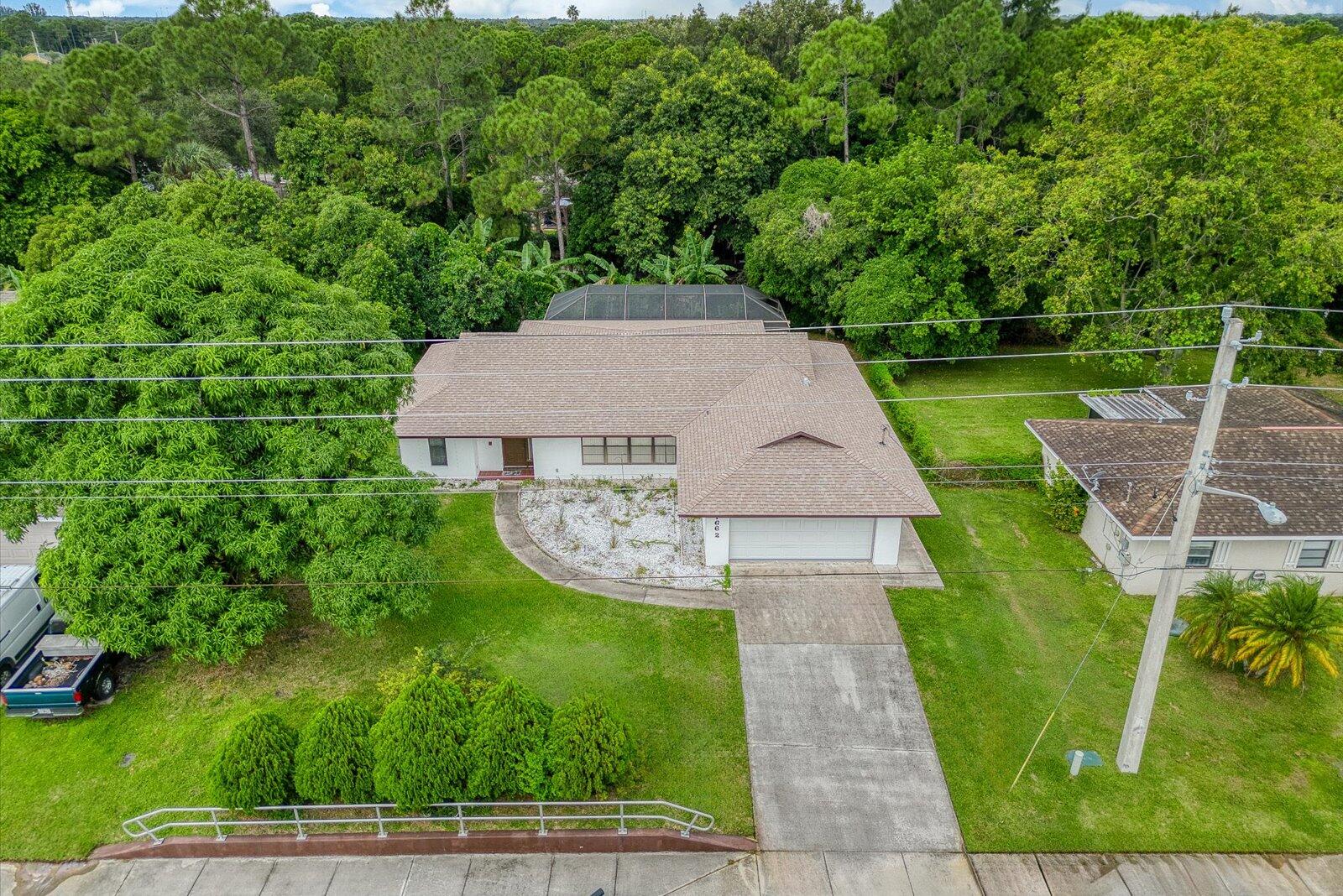 1662 SW Airoso Boulevard