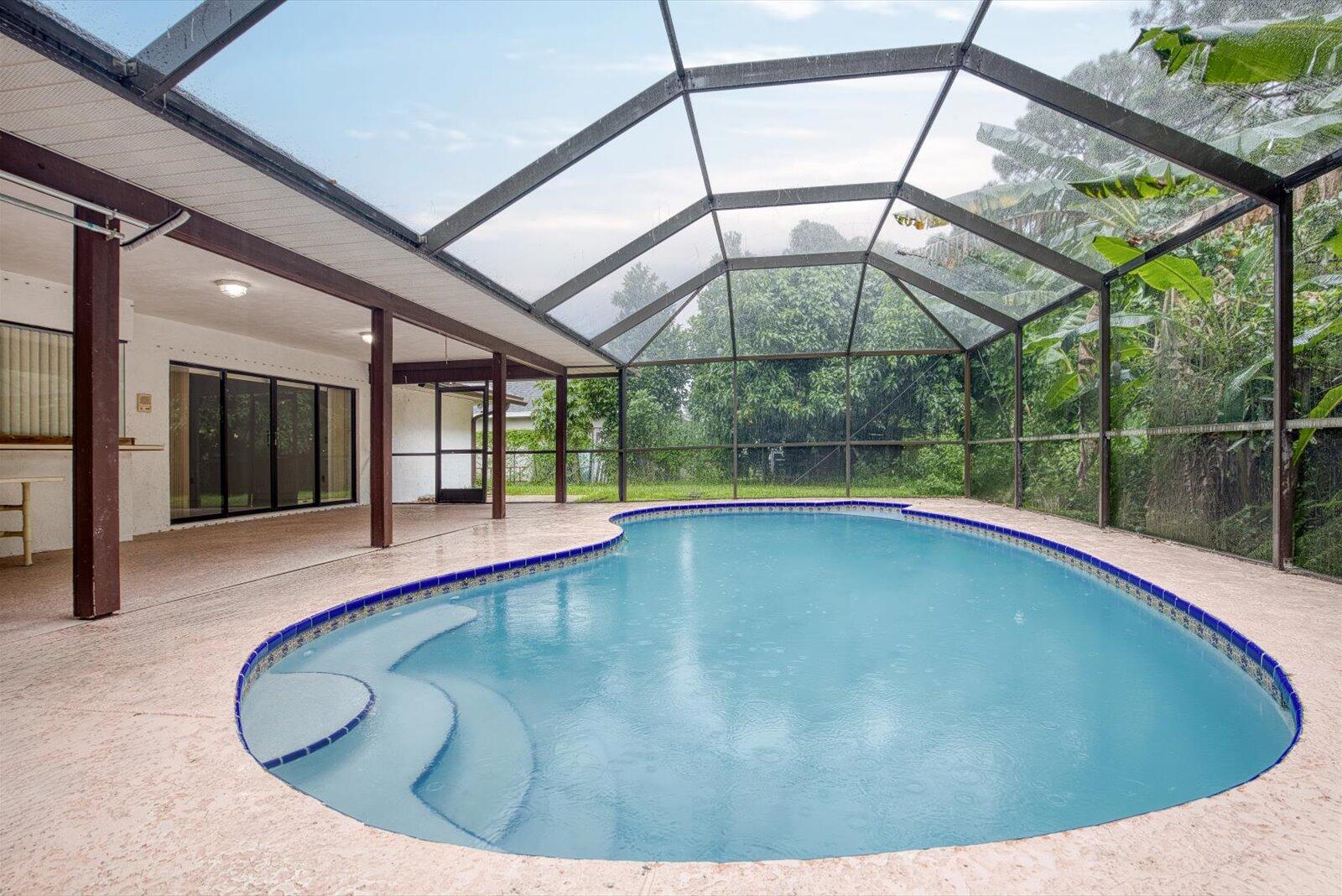 1662 SW Airoso Boulevard