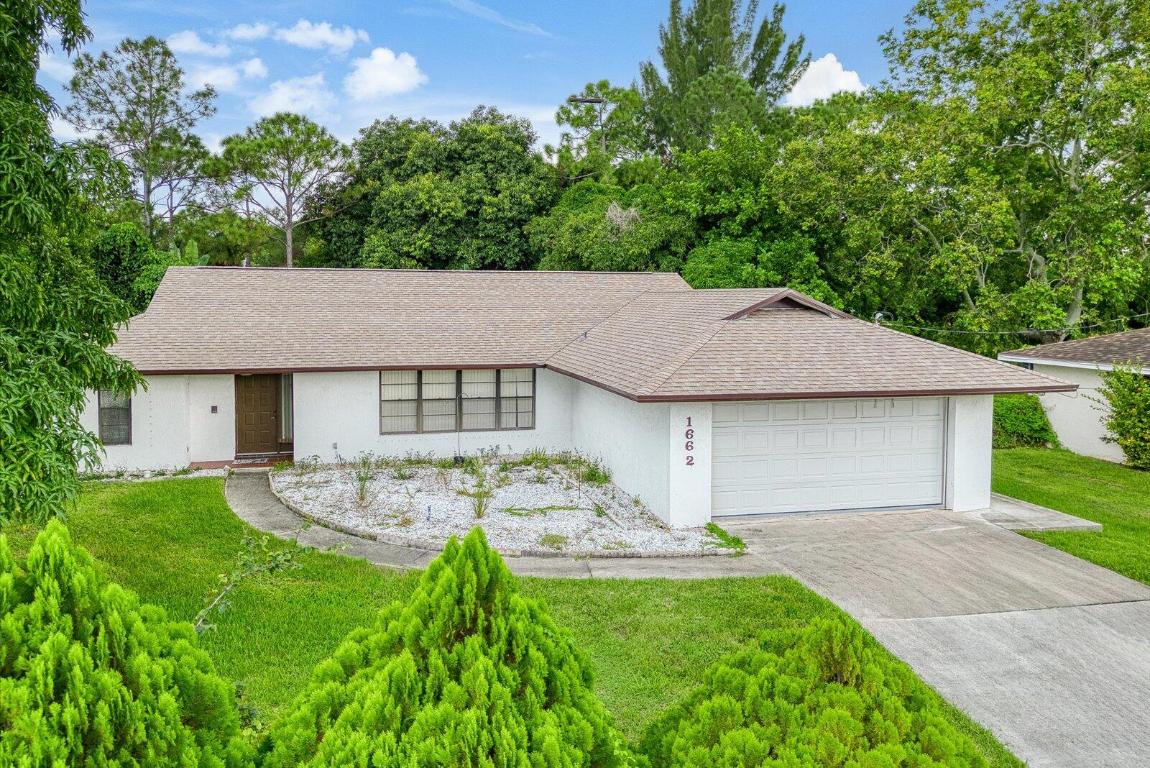 1662 SW Airoso Boulevard