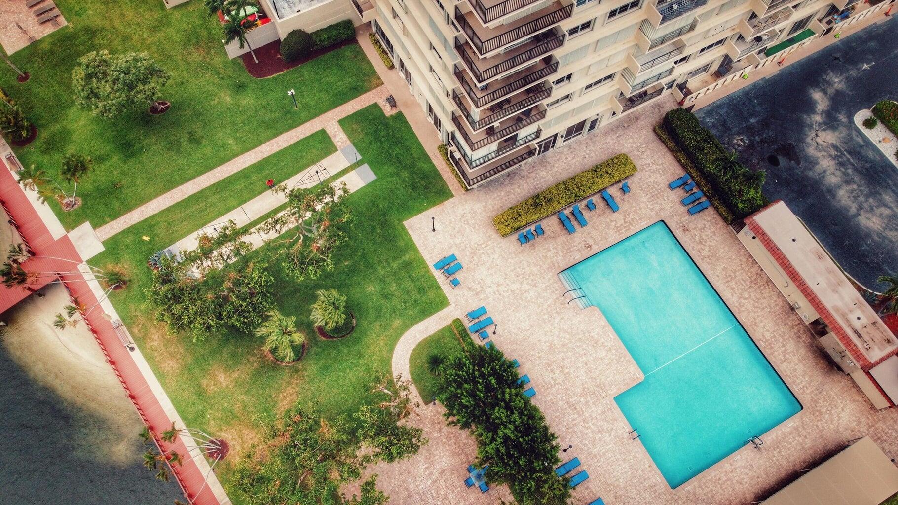 2121 N Ocean Boulevard 207