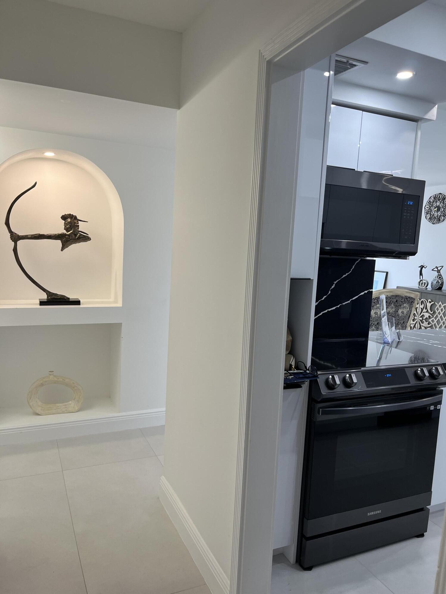 2121 N Ocean Boulevard 207