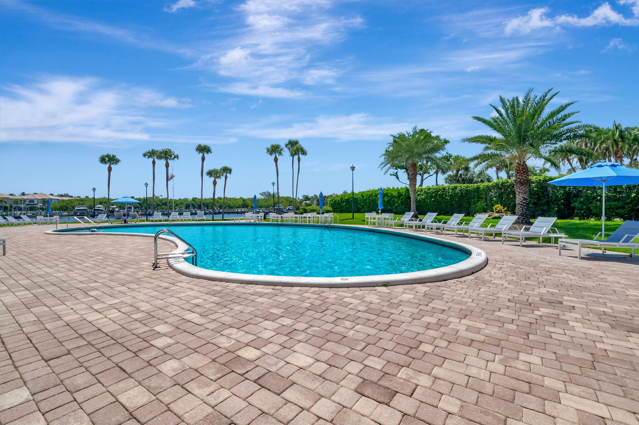 859 Jeffery Street 608