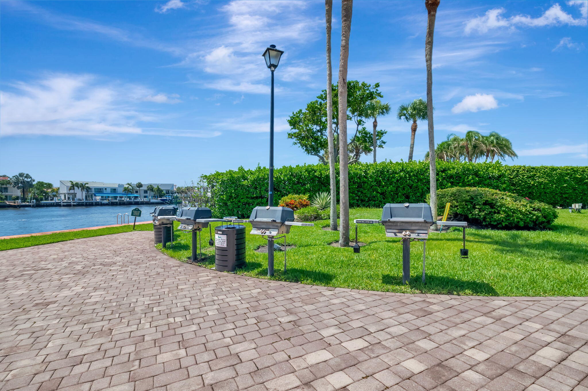 859 Jeffery Street 608