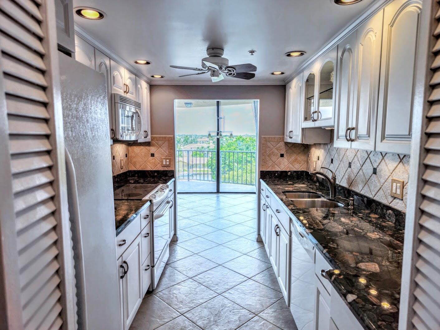 859 Jeffery Street 608