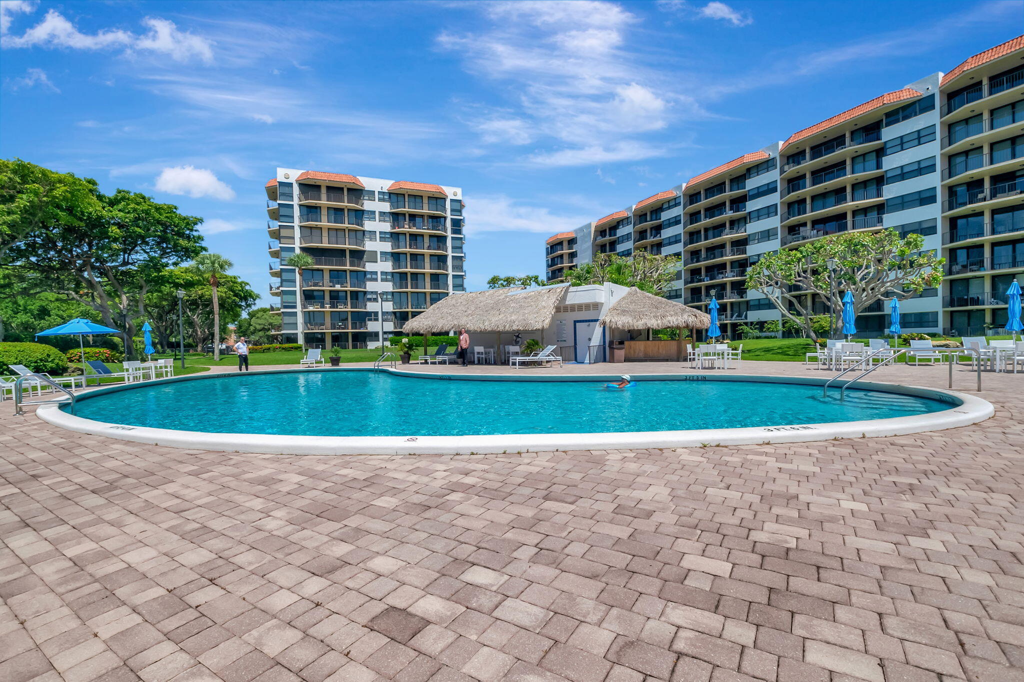 859 Jeffery Street 608