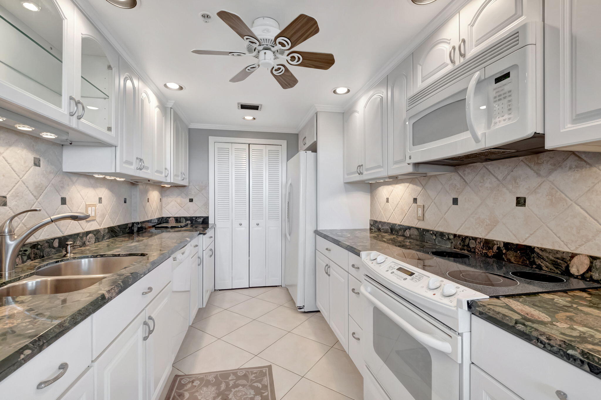 859 Jeffery Street 608