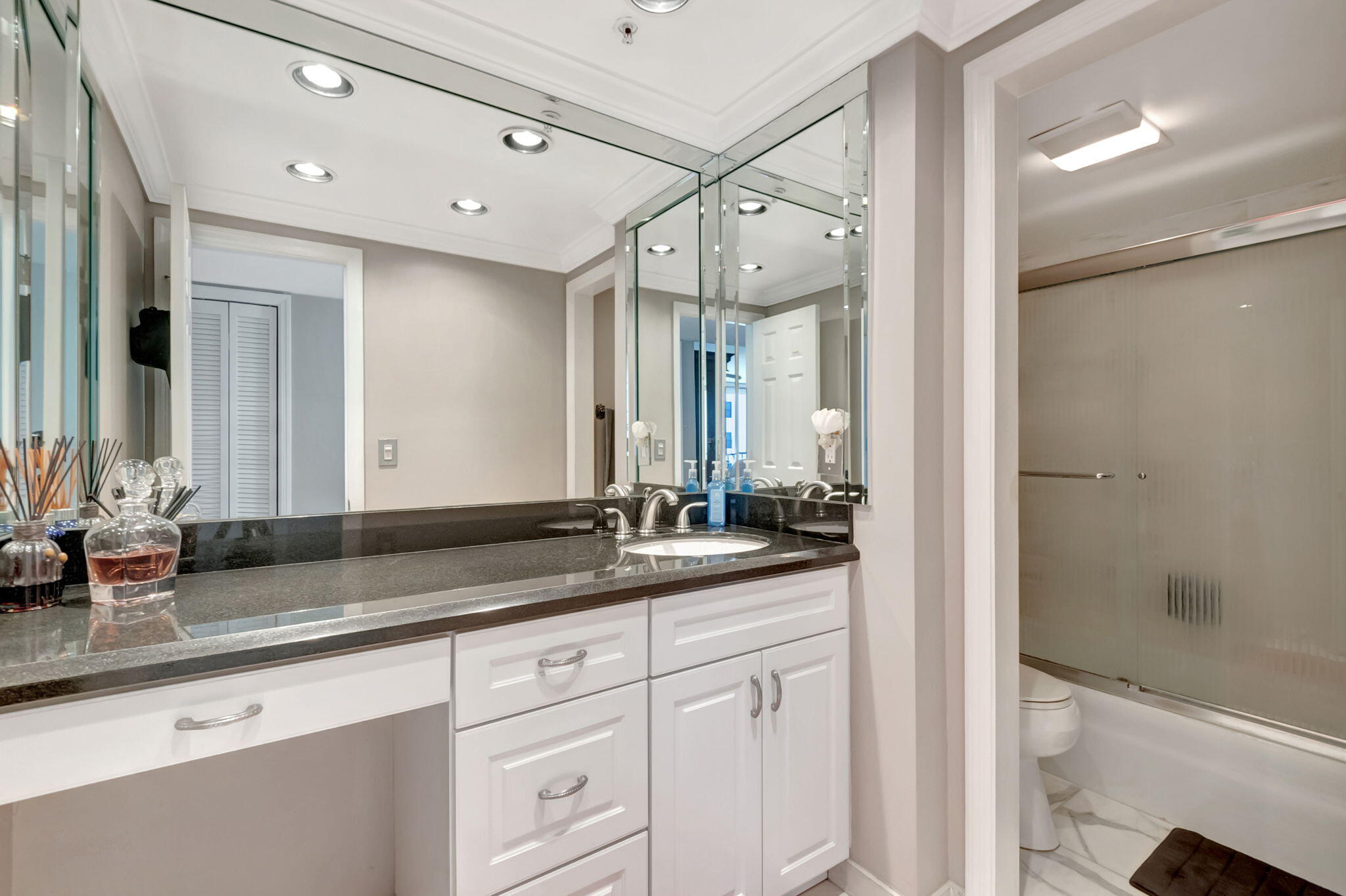 859 Jeffery Street 608