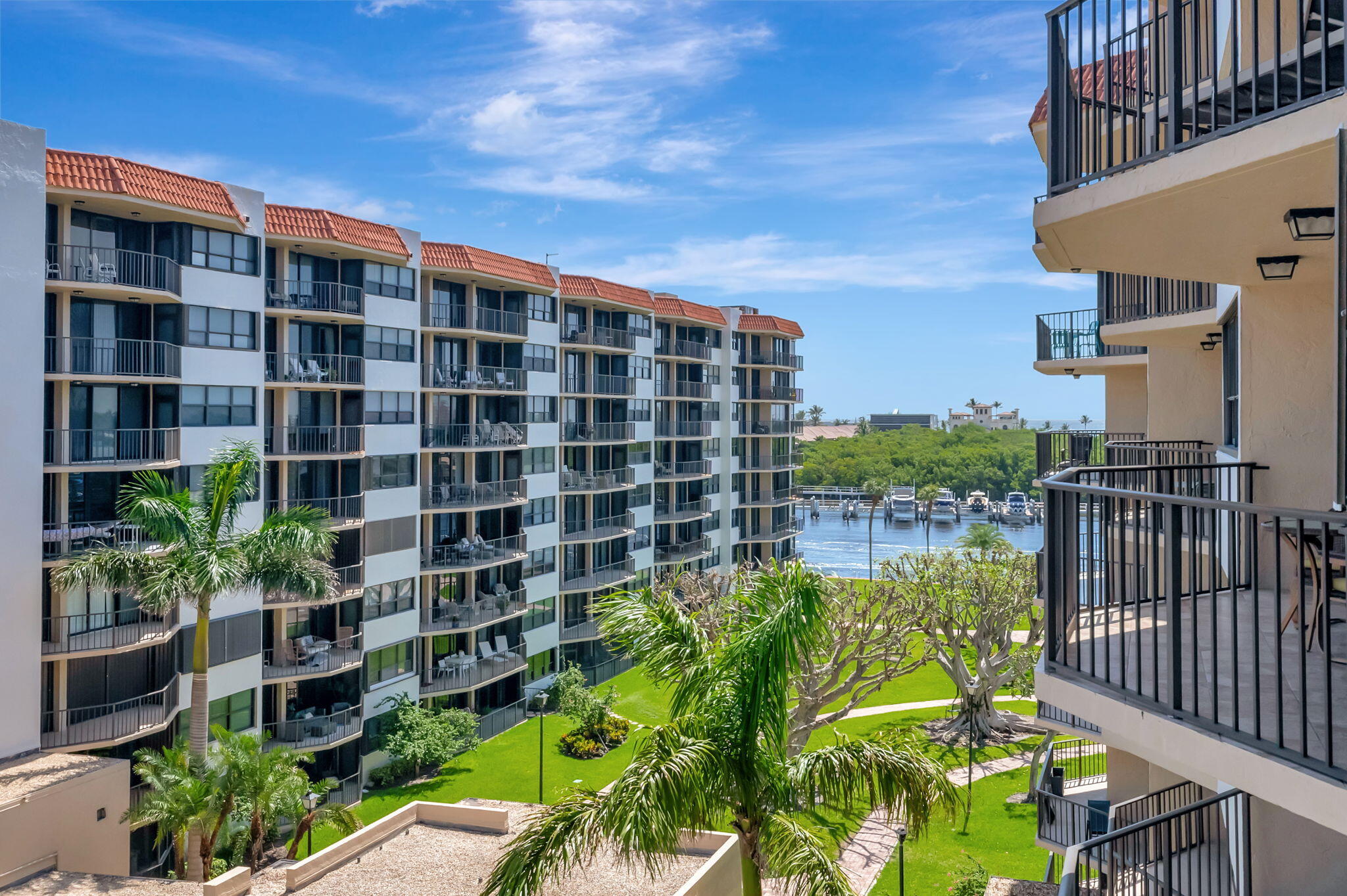 859 Jeffery Street 608