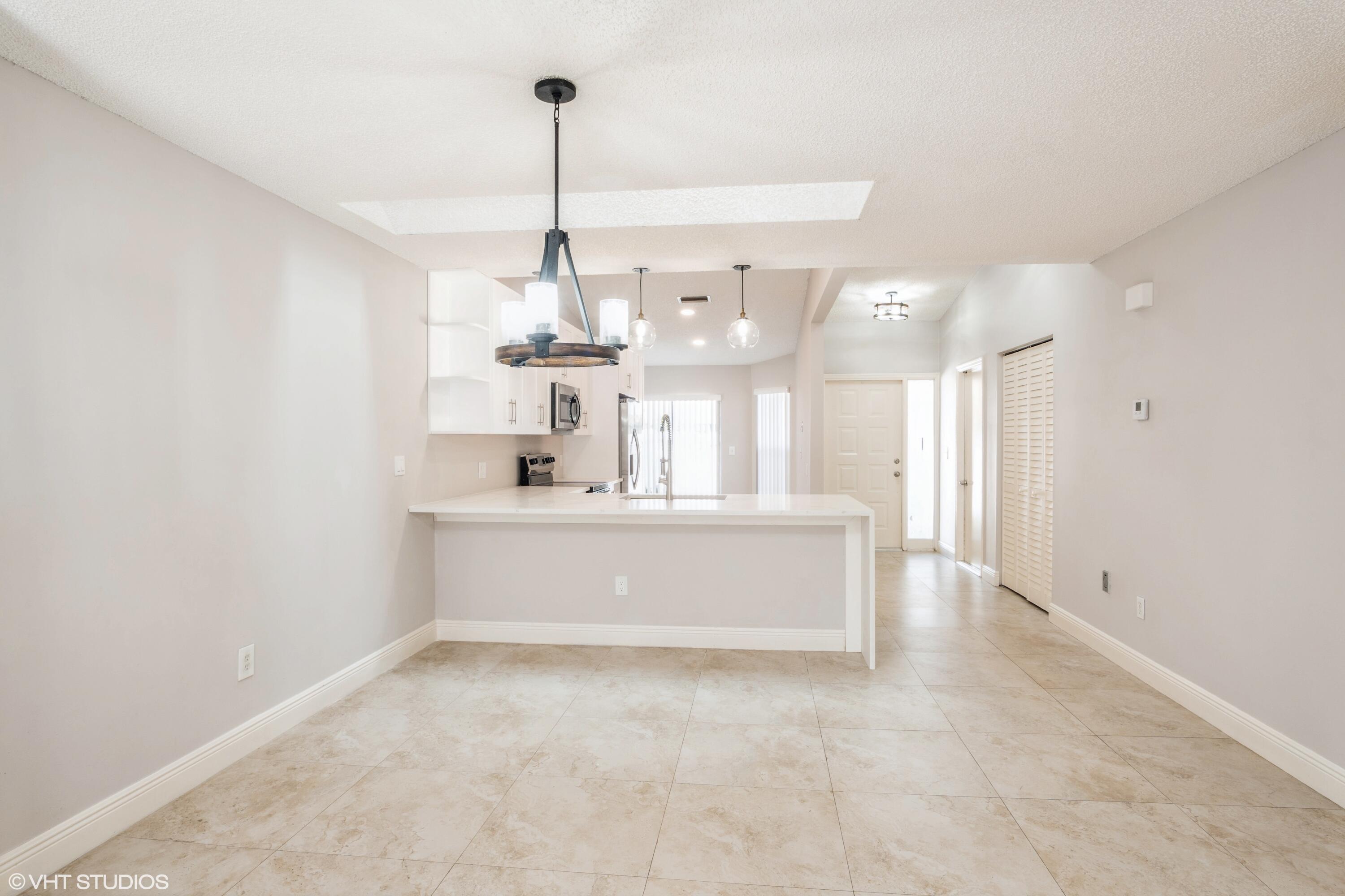 6690 Canary Palm Circle