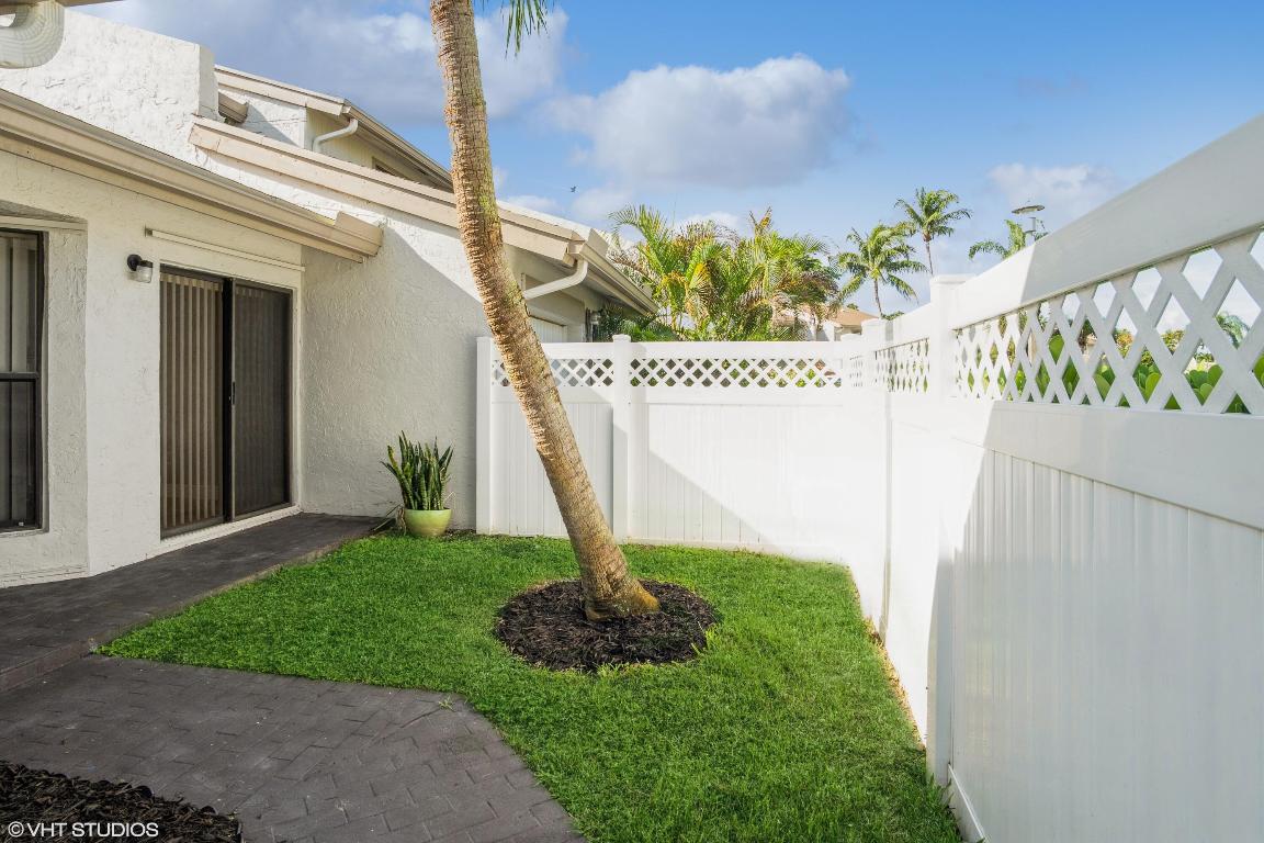 6690 Canary Palm Circle