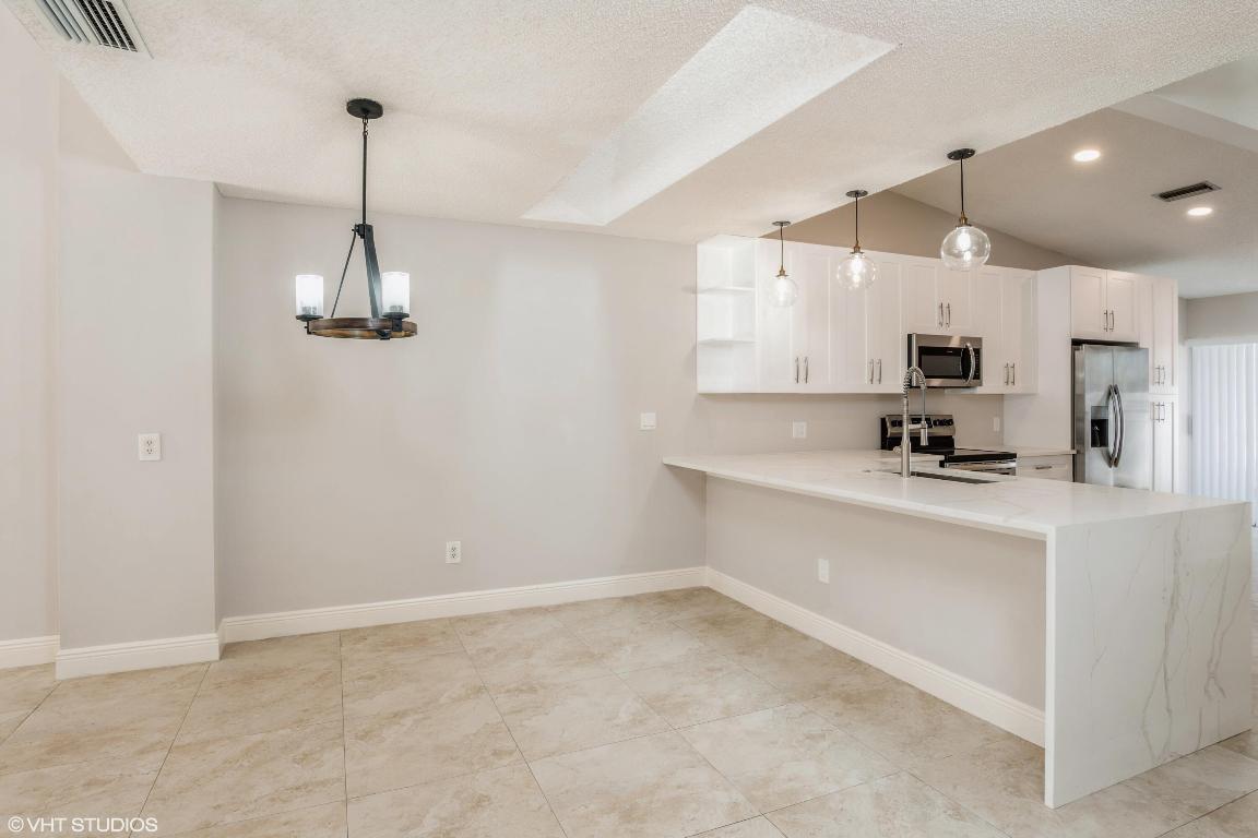 6690 Canary Palm Circle