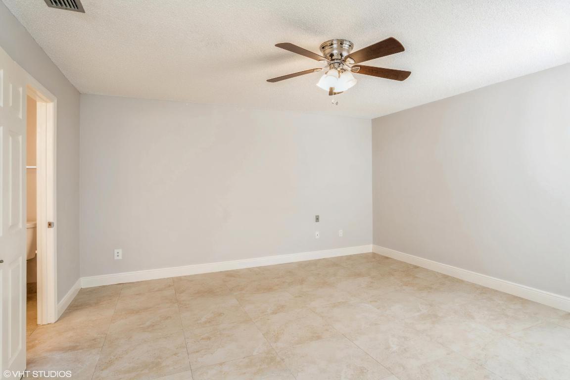 6690 Canary Palm Circle