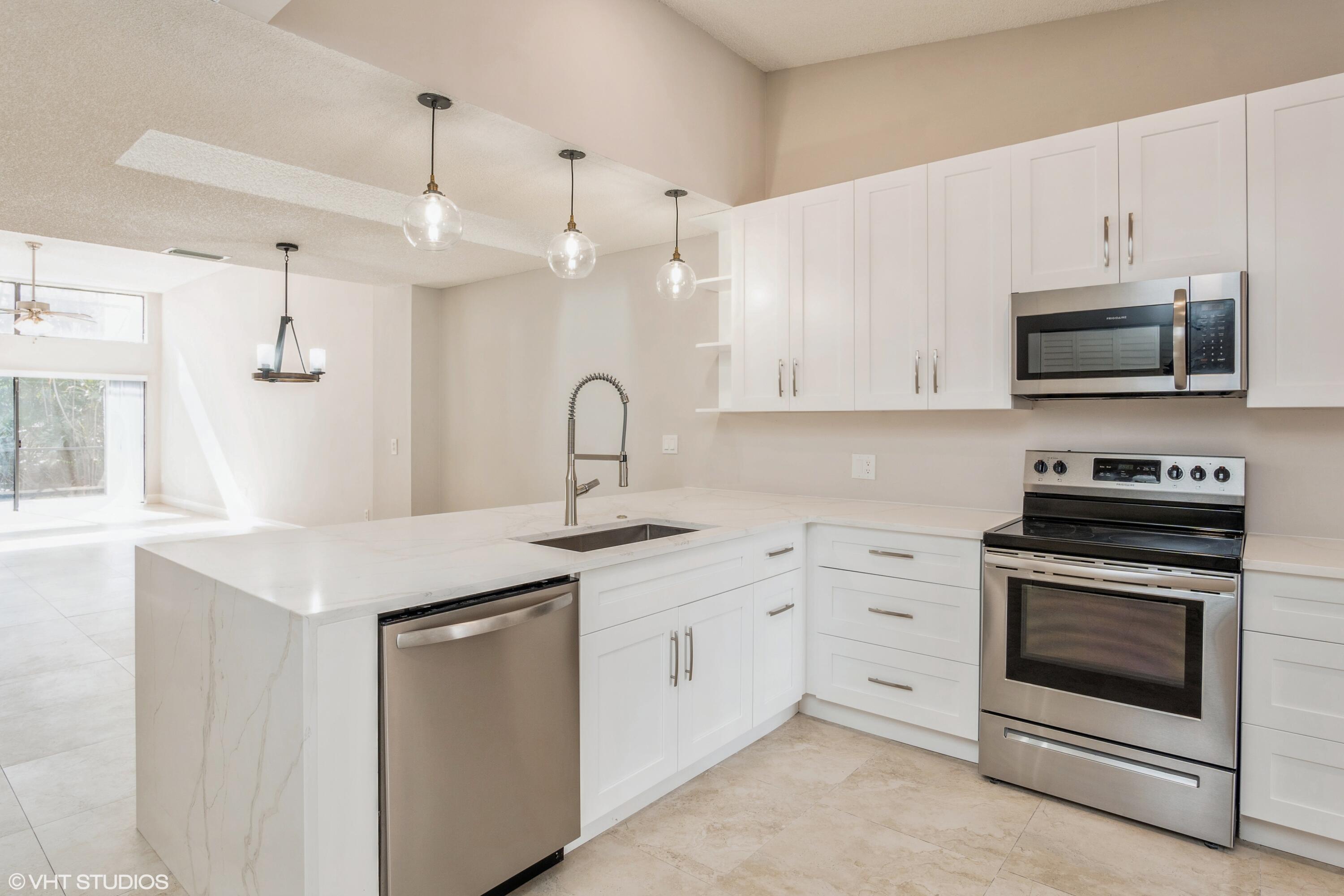 6690 Canary Palm Circle