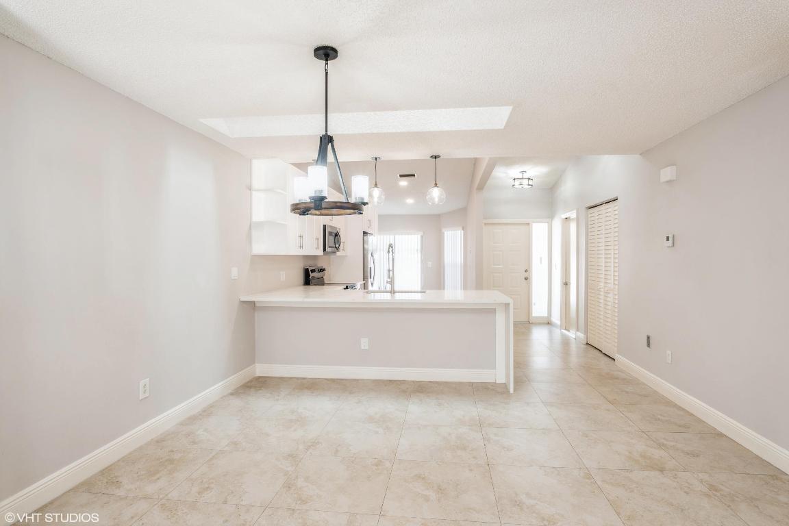 6690 Canary Palm Circle