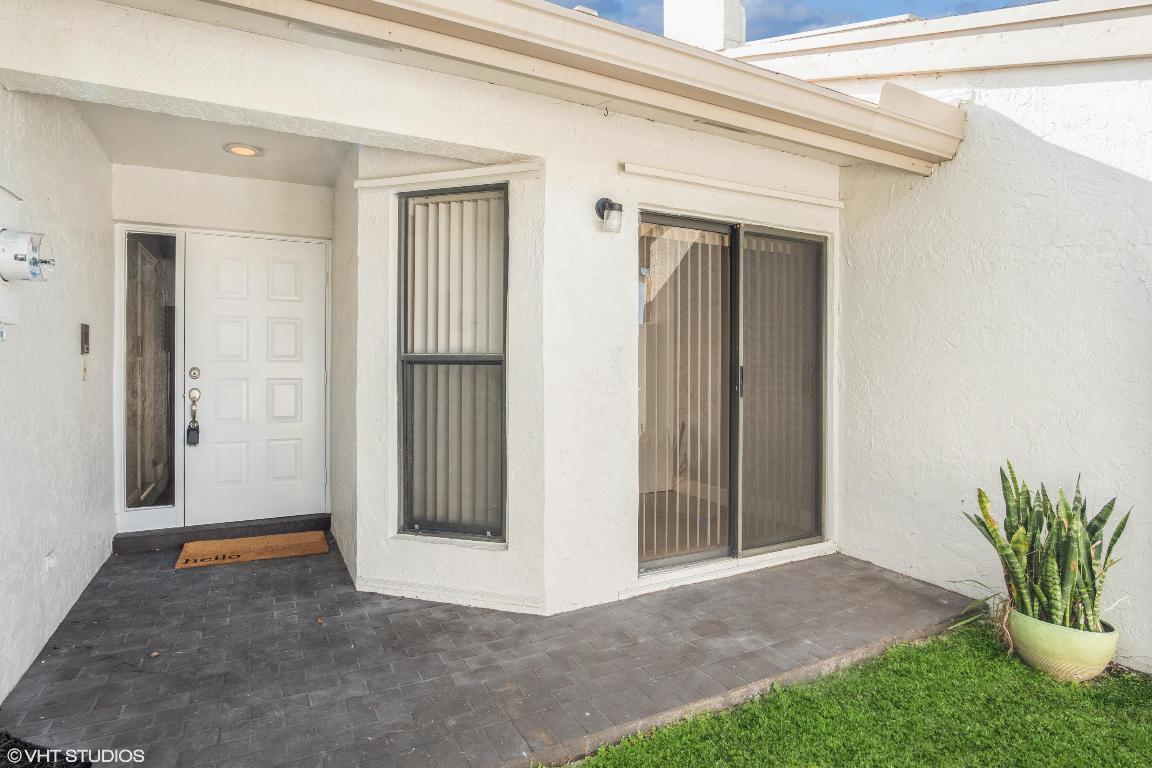 6690 Canary Palm Circle