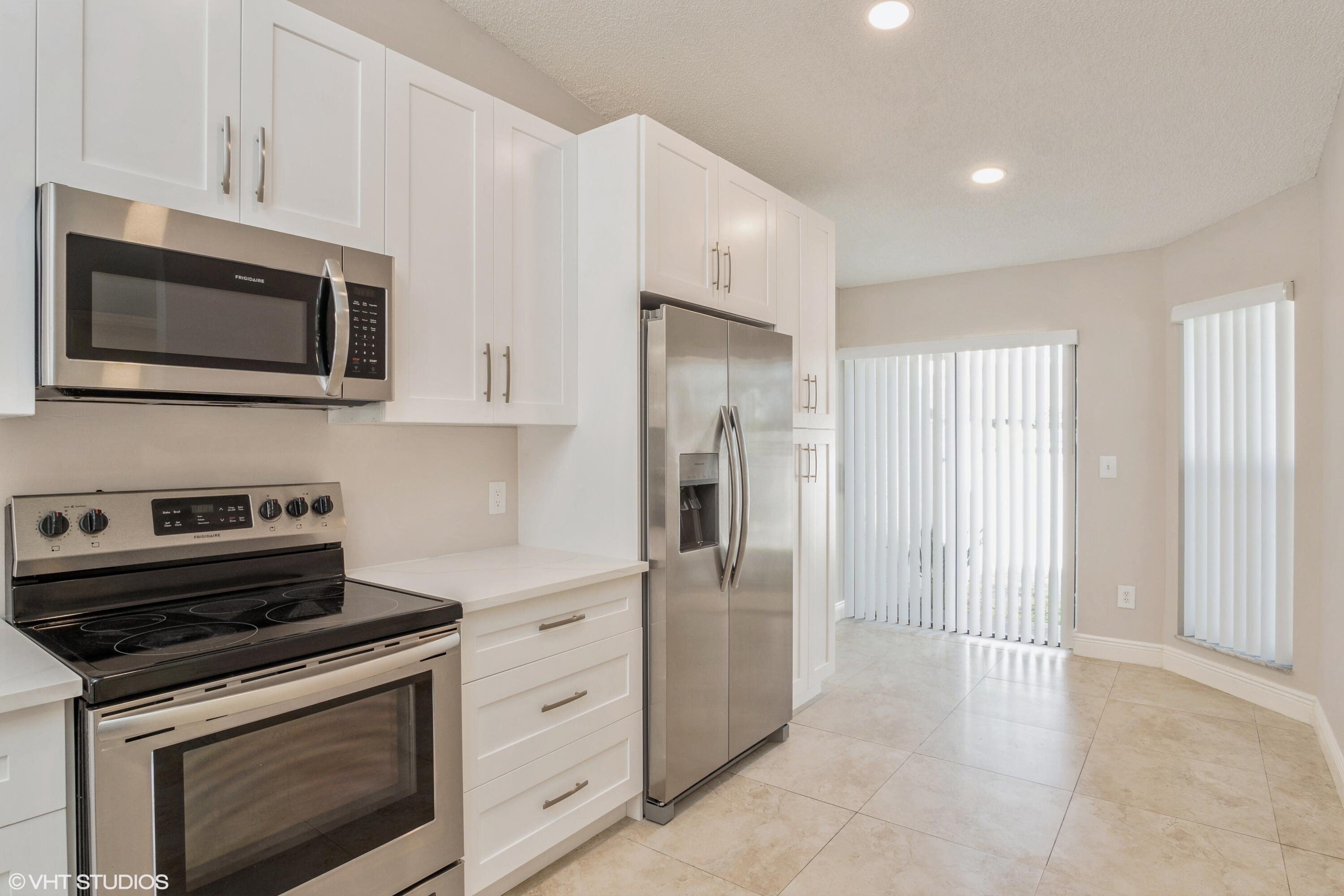 6690 Canary Palm Circle