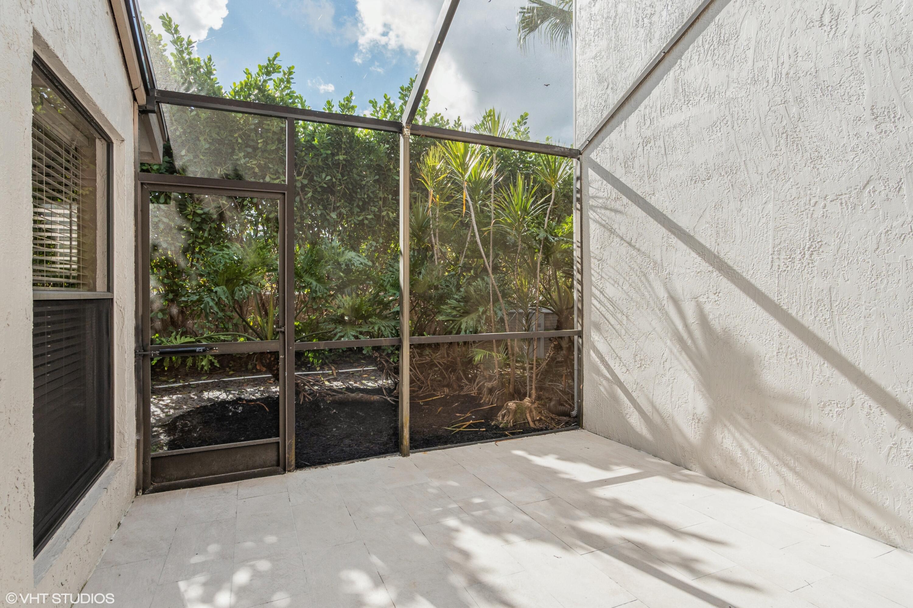 6690 Canary Palm Circle