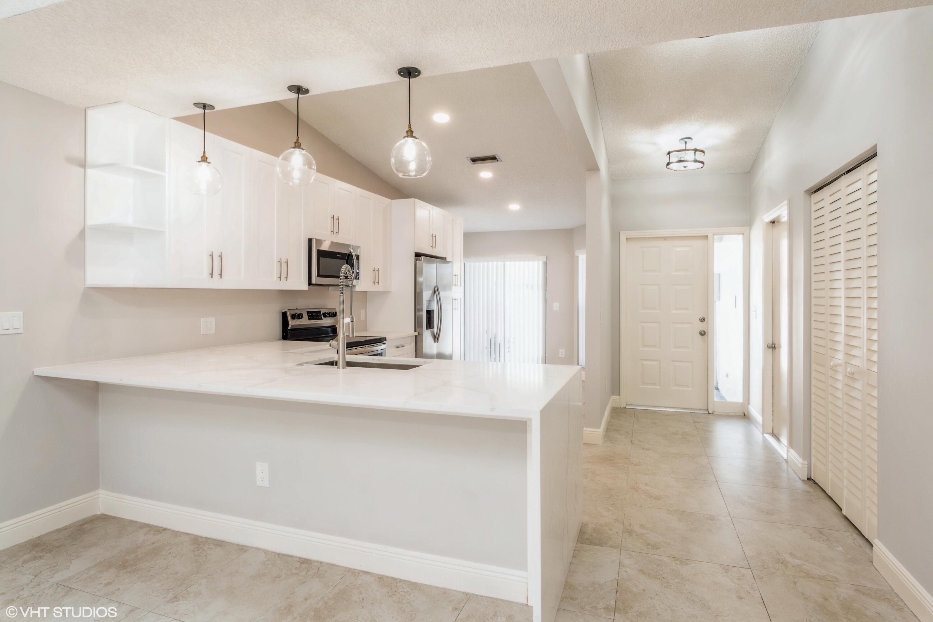 6690 Canary Palm Circle