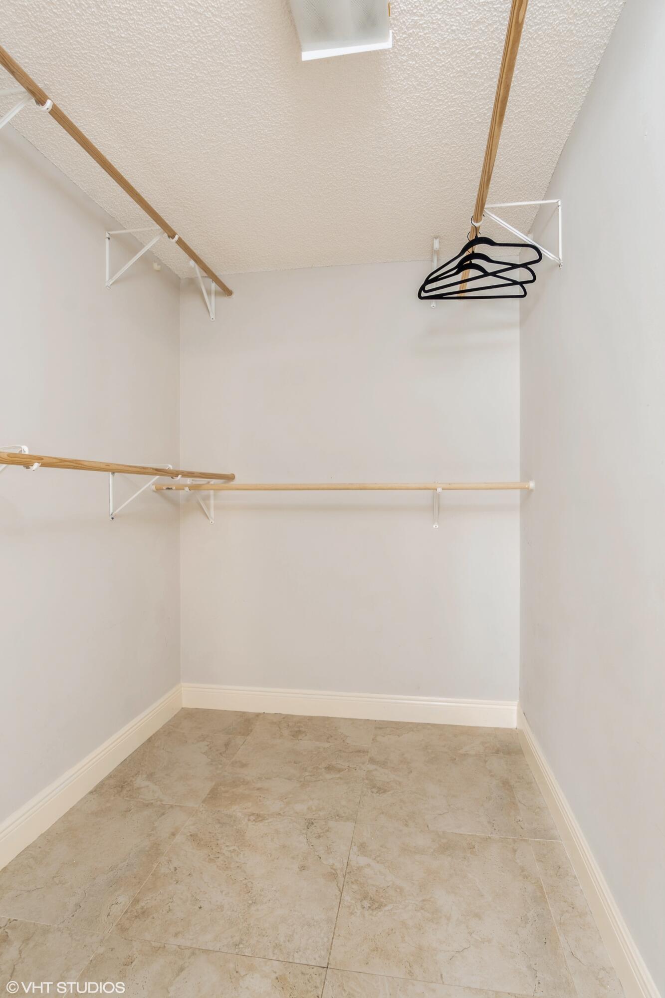 6690 Canary Palm Circle