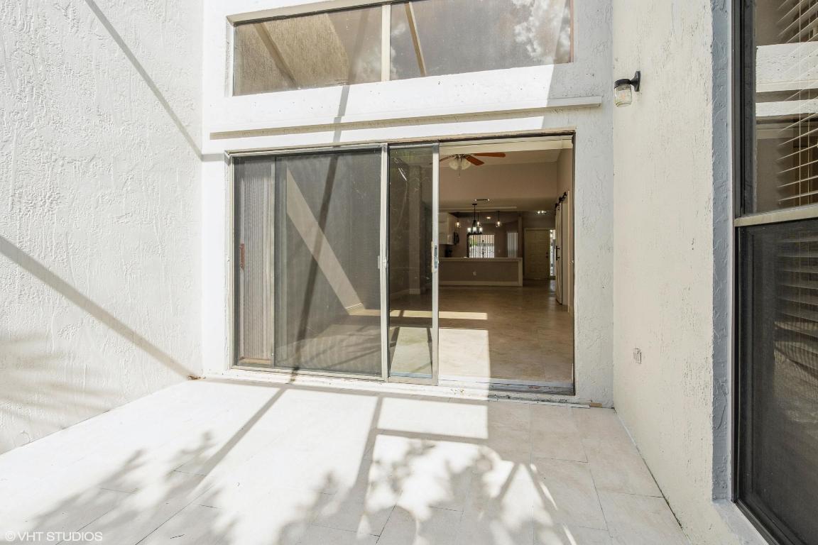 6690 Canary Palm Circle