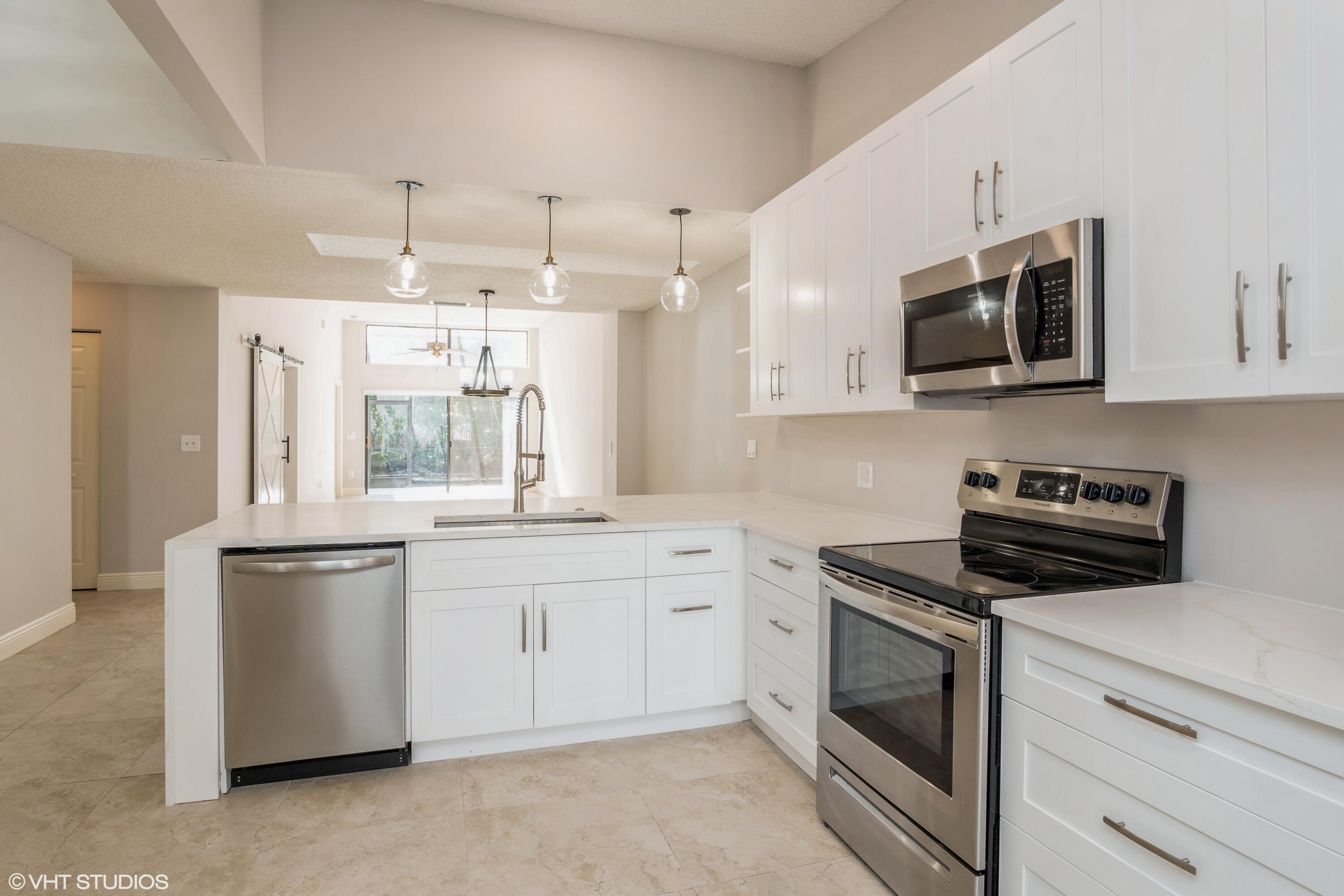 6690 Canary Palm Circle