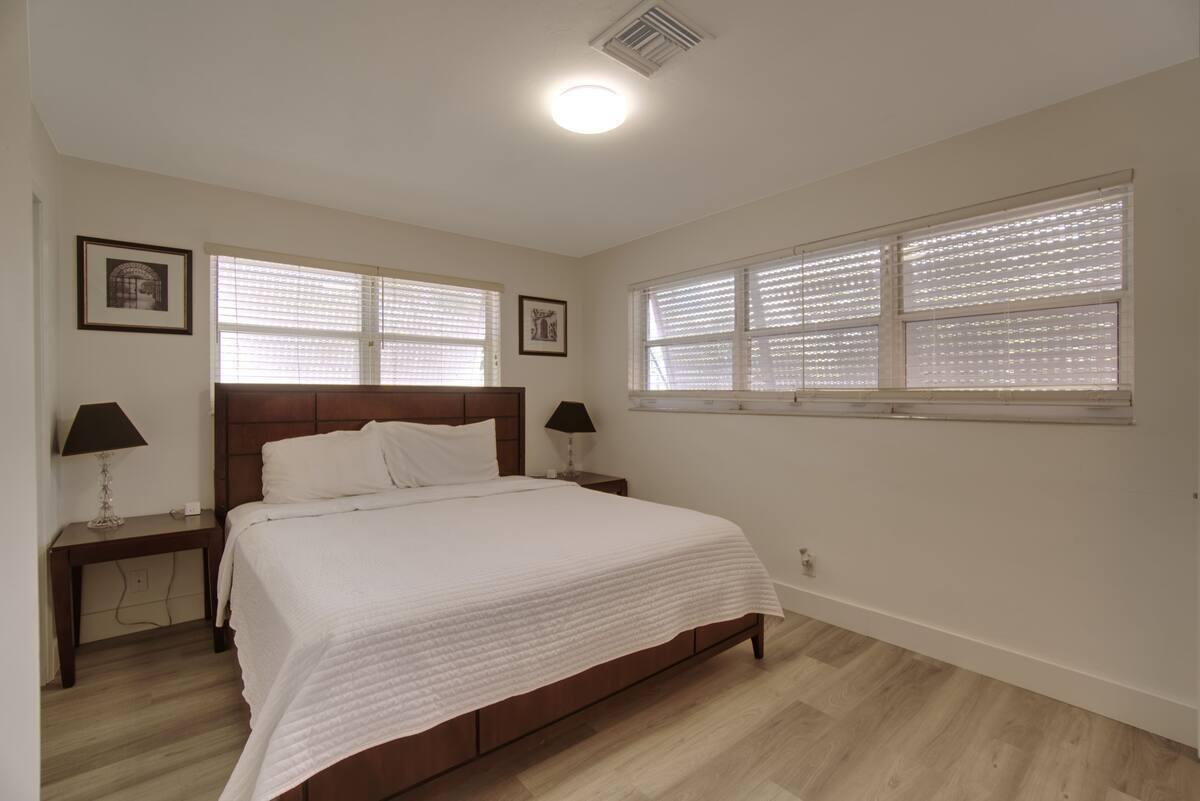 3811 NE 22nd Way, Lighthouse Point