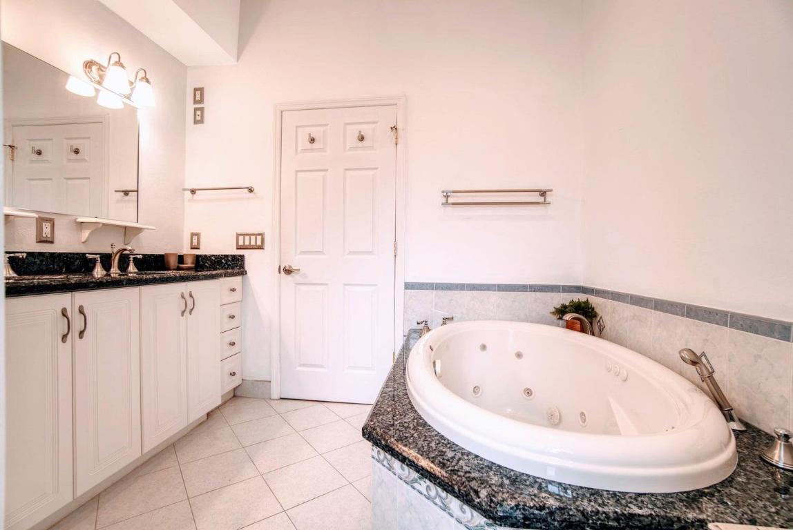 3811 NE 22nd Way, Lighthouse Point