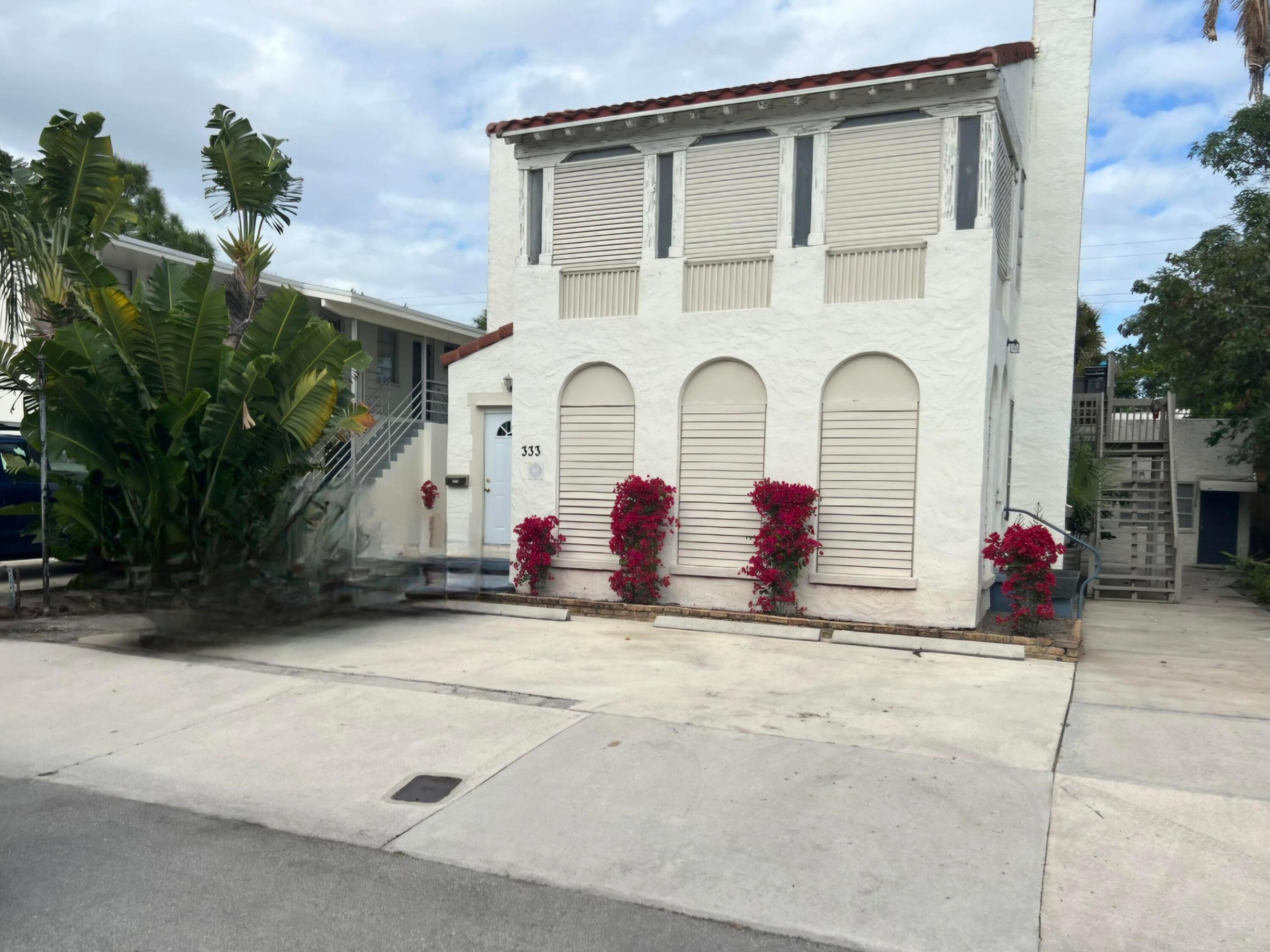333 Walton Boulevard 1