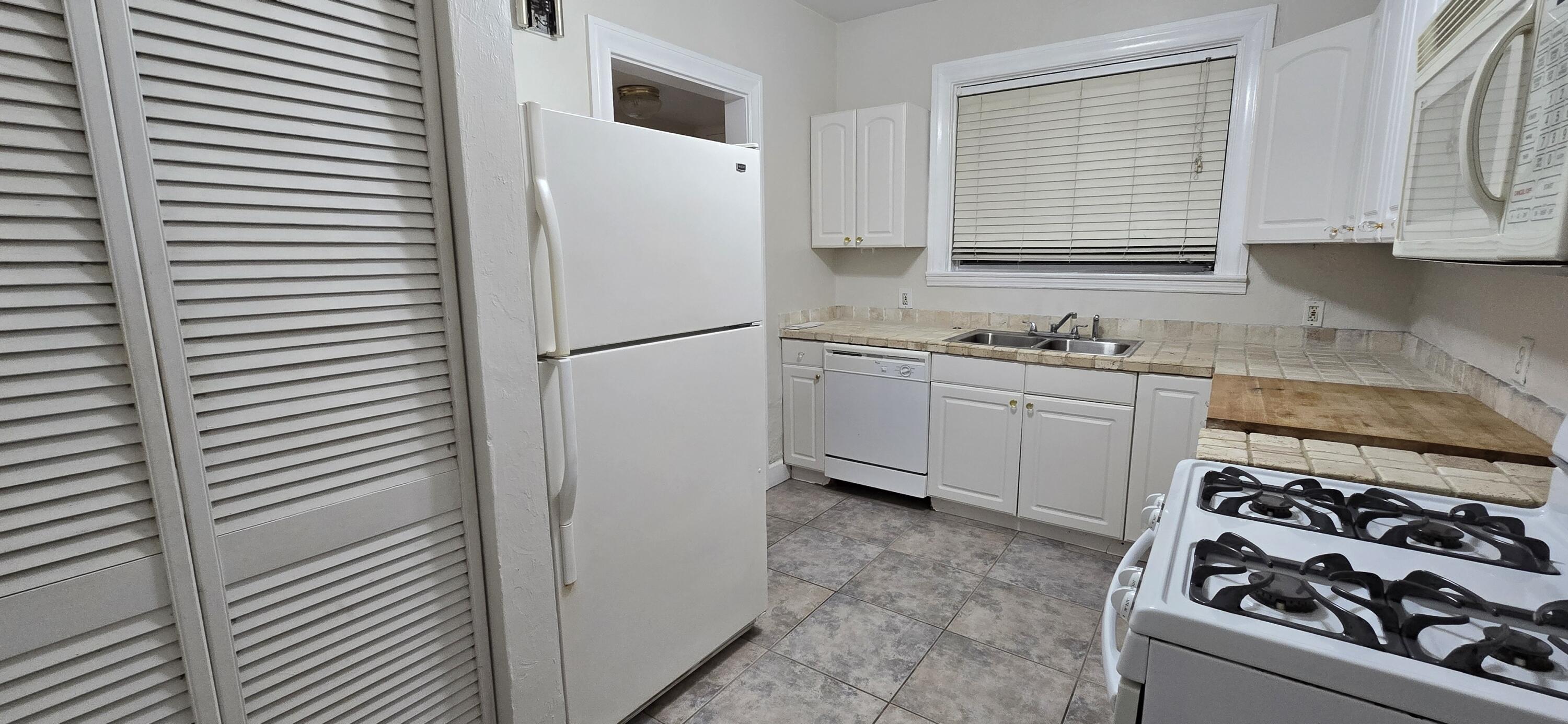 333 Walton Boulevard 1