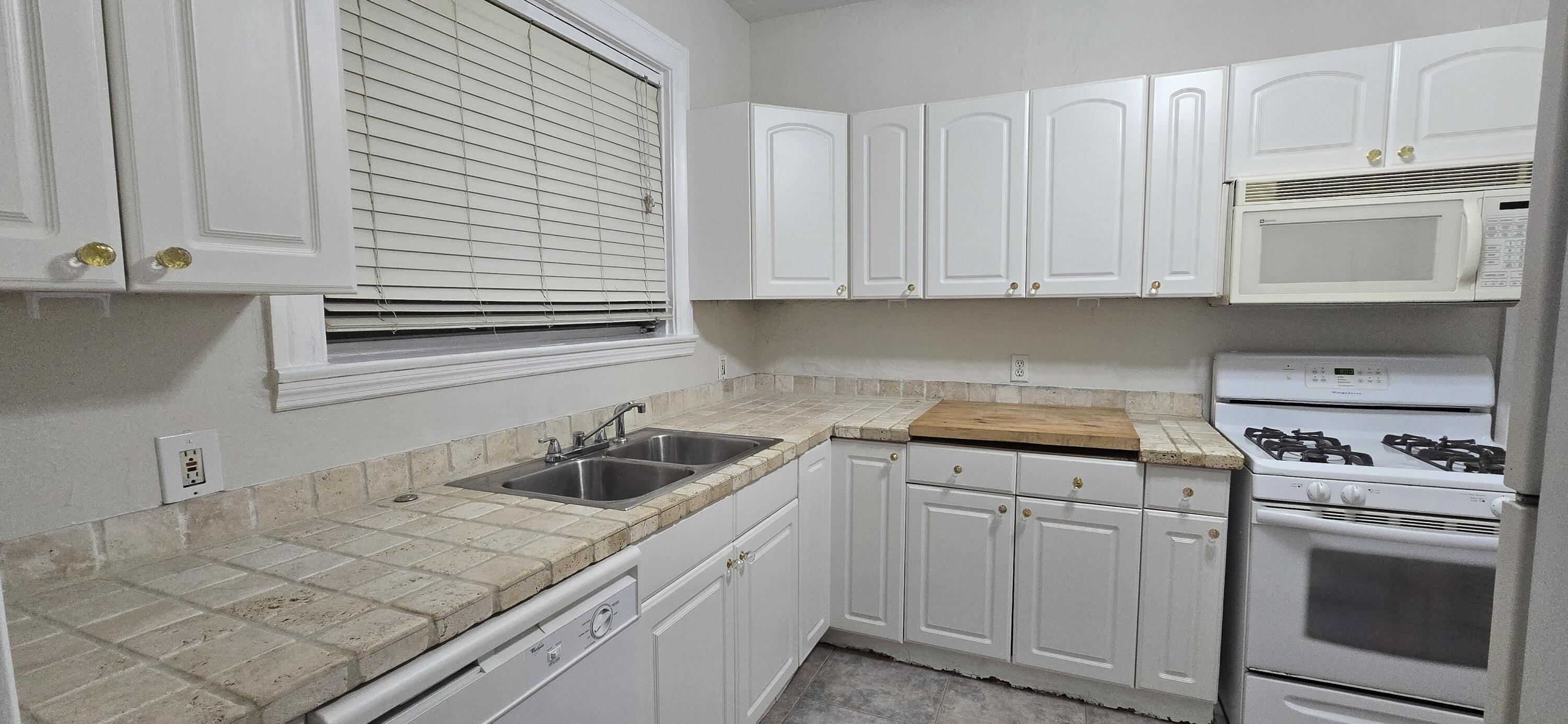 333 Walton Boulevard 1