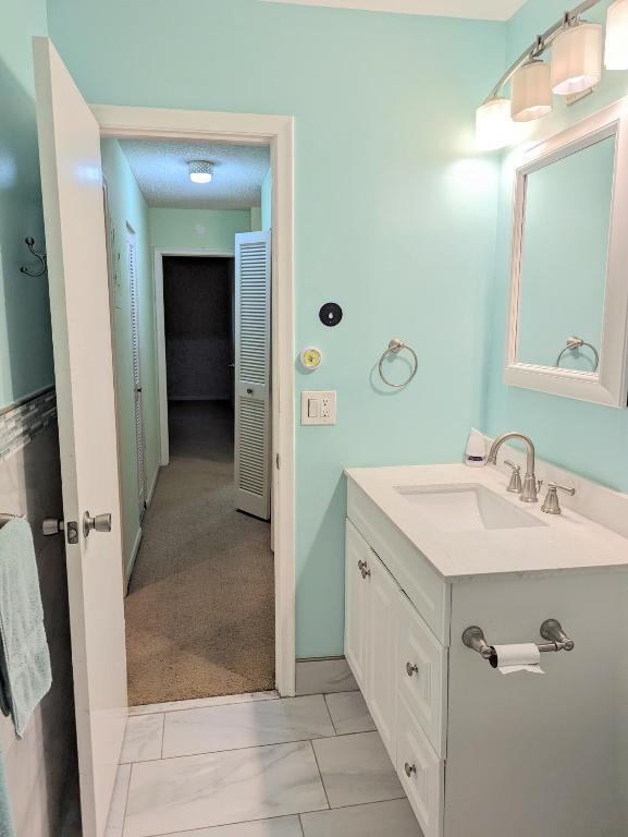 1914 Palmland Drive B