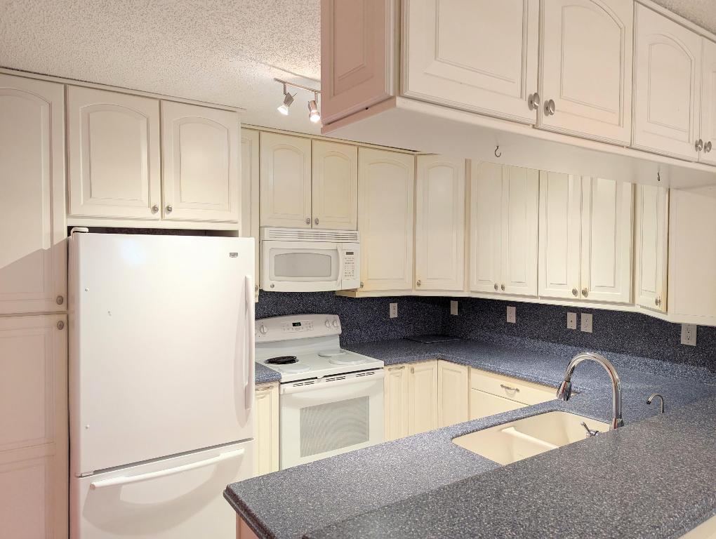 1914 Palmland Drive B