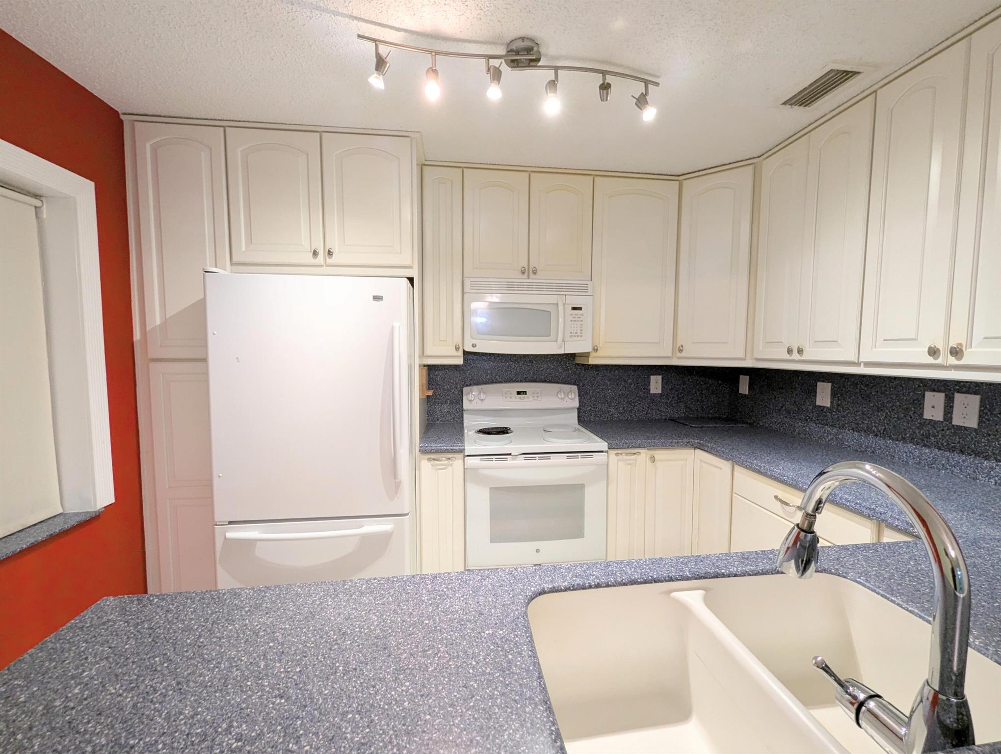 1914 Palmland Drive B