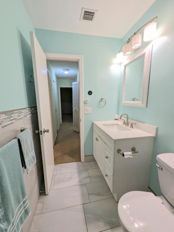 1914 Palmland Drive B