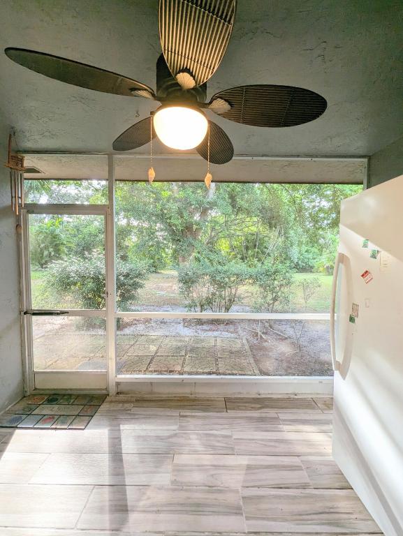 1914 Palmland Drive B