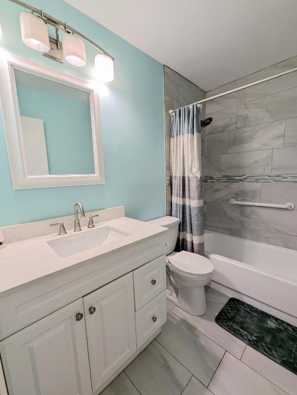 1914 Palmland Drive B