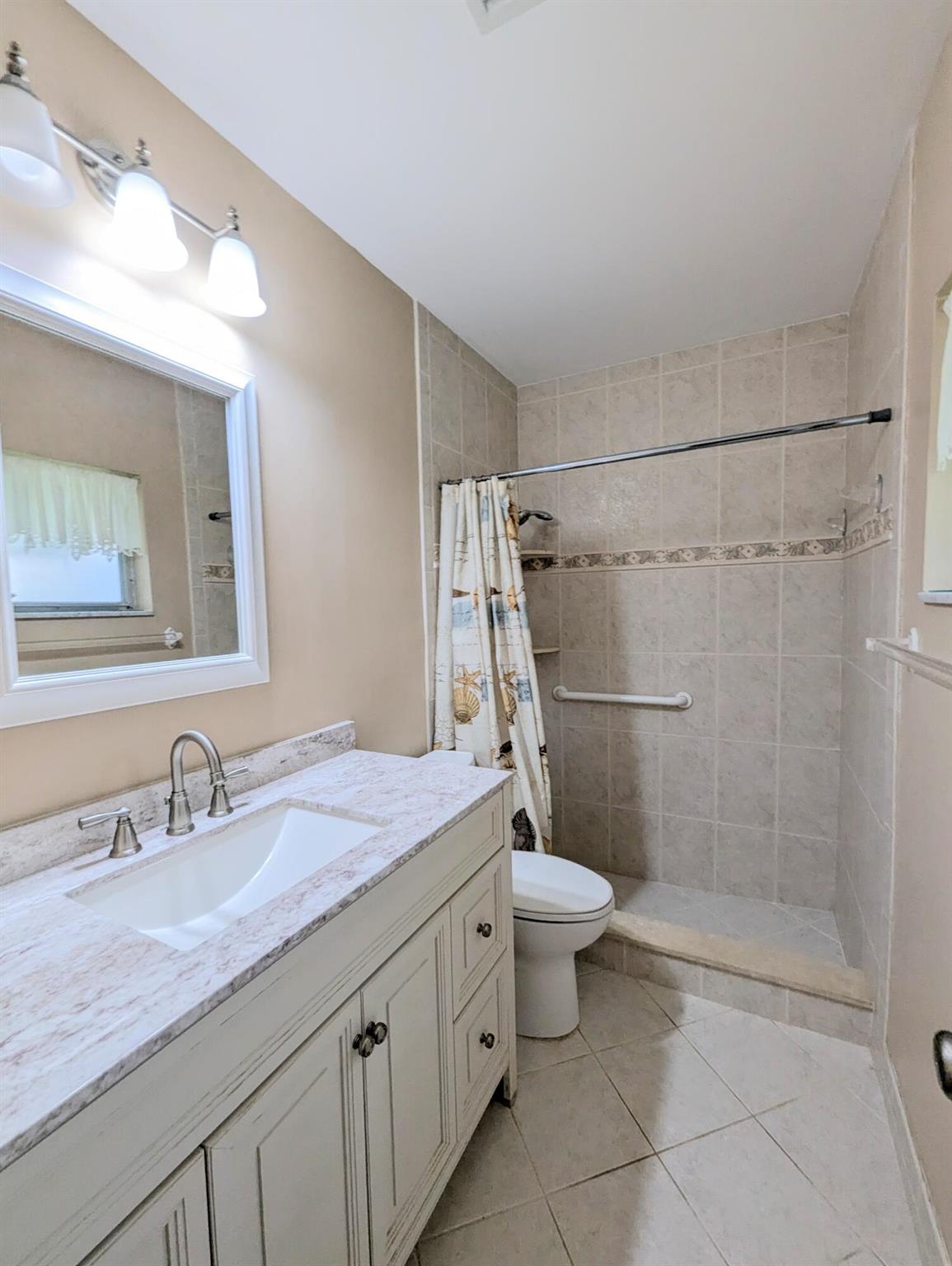 1914 Palmland Drive B