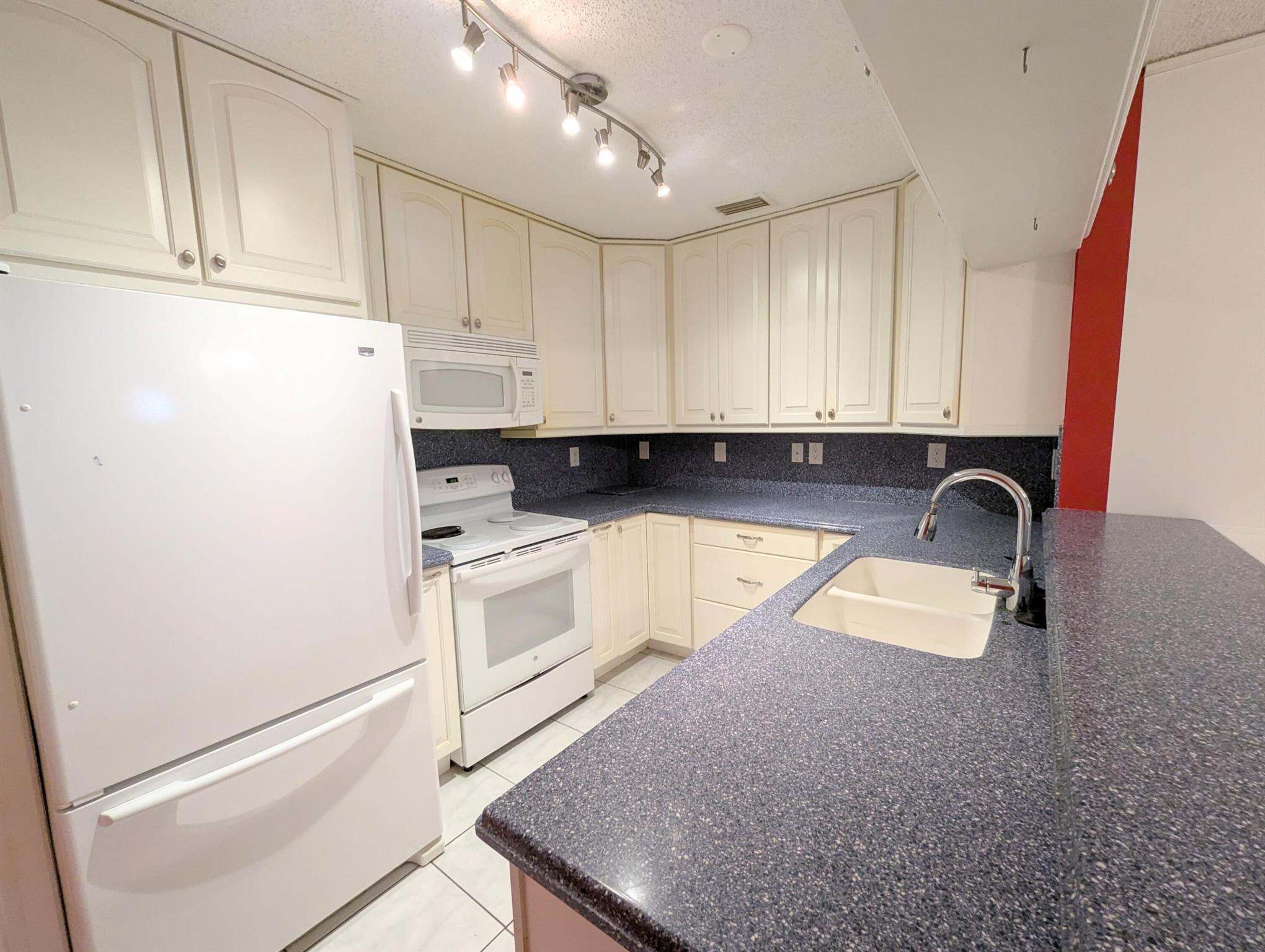 1914 Palmland Drive B