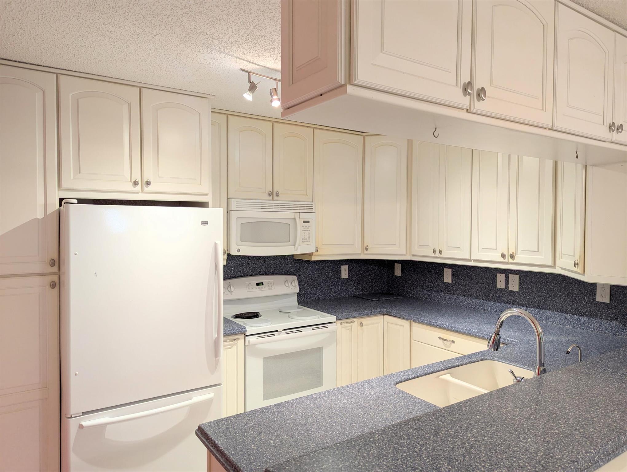 1914 Palmland Drive B