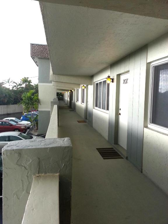 1400 NE 54th Street 204