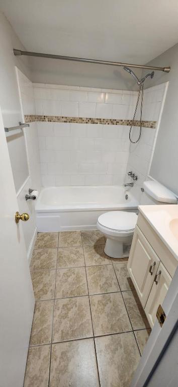 1400 NE 54th Street 204