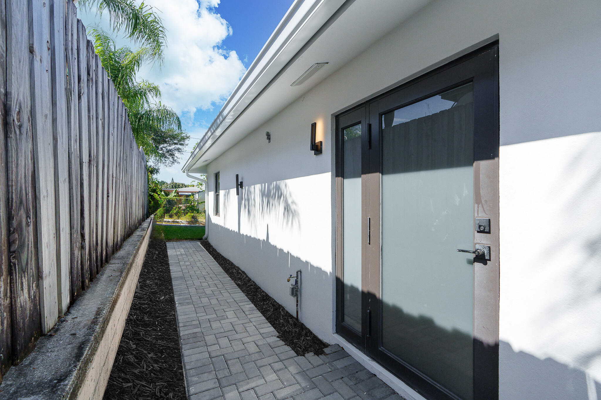 305 De Carie Street