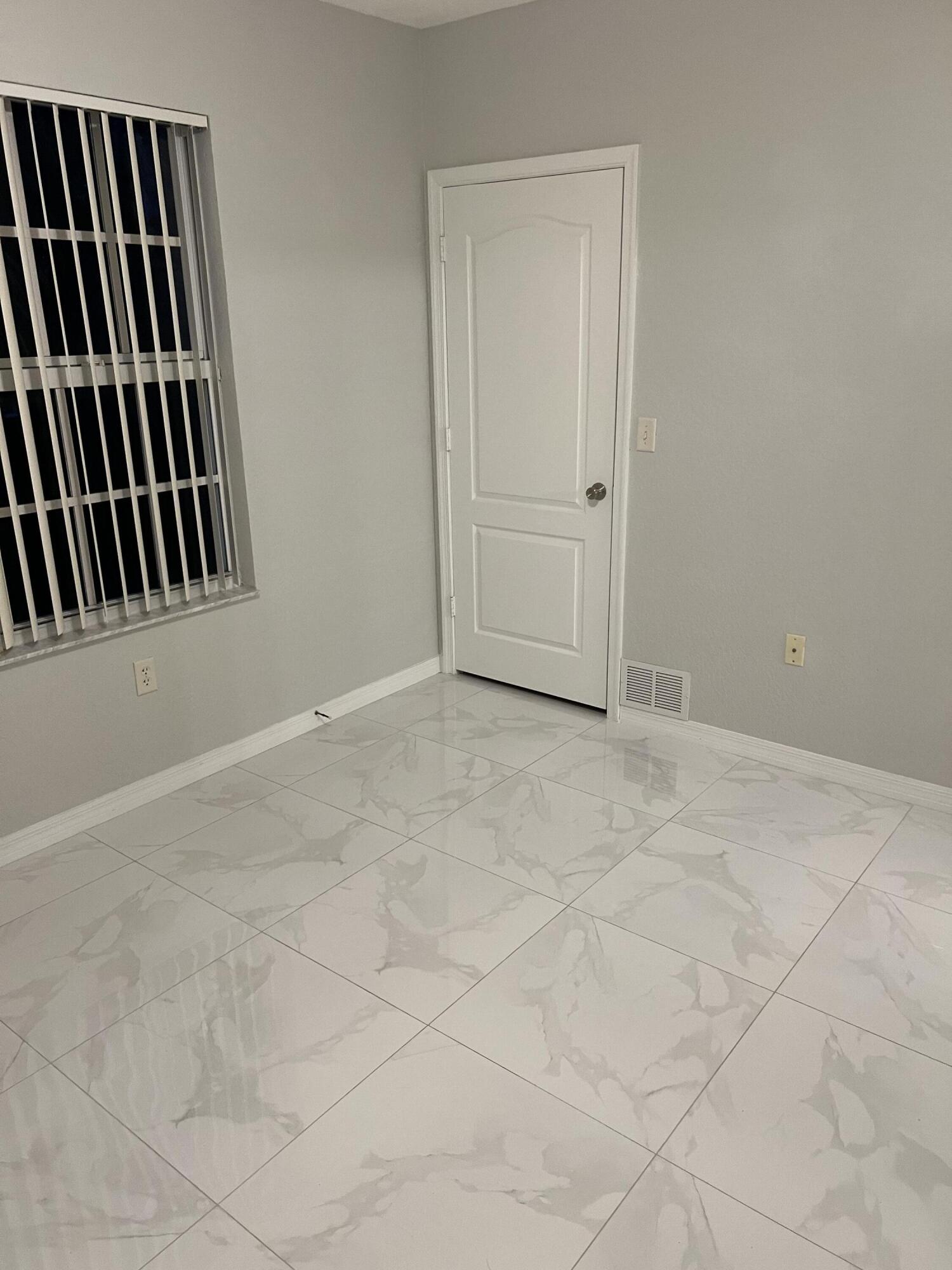 136 SW Peacock Boulevard 19-204