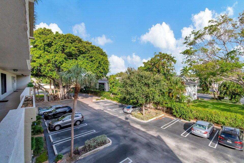 555 Banyan Tree Lane 302