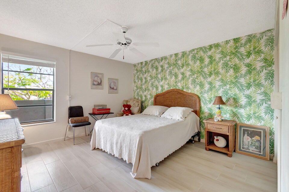 555 Banyan Tree Lane 302