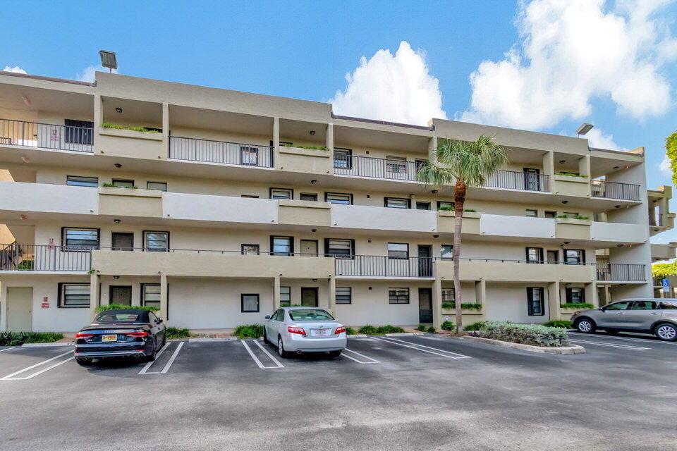 555 Banyan Tree Lane 302