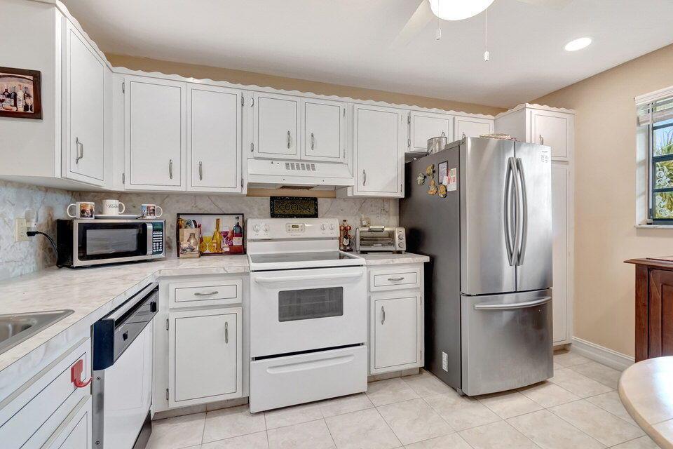 555 Banyan Tree Lane 302
