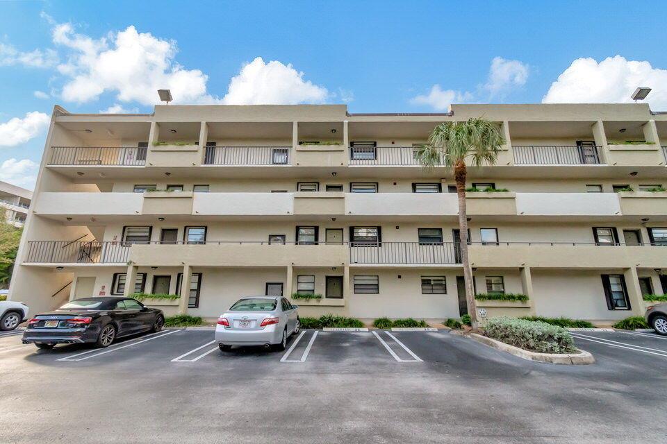 555 Banyan Tree Lane 302